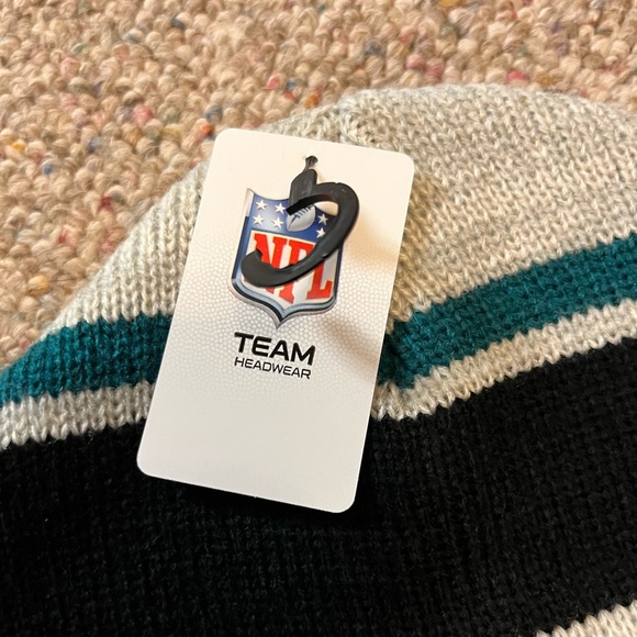 ๐ Philadelphia Eagles Patch Knit Beanie Hat - Picture 5 of 6